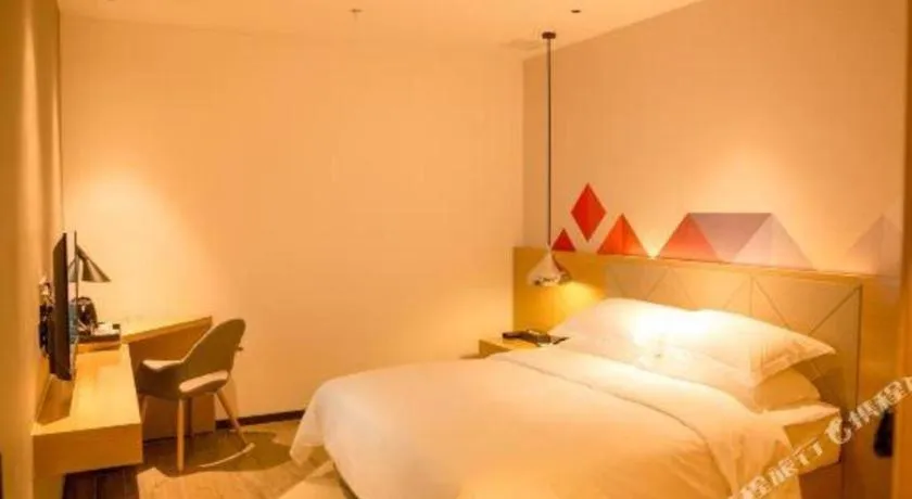 Bed in Borrman Hotel Qianjiang High-speed Railway Station Lobster City