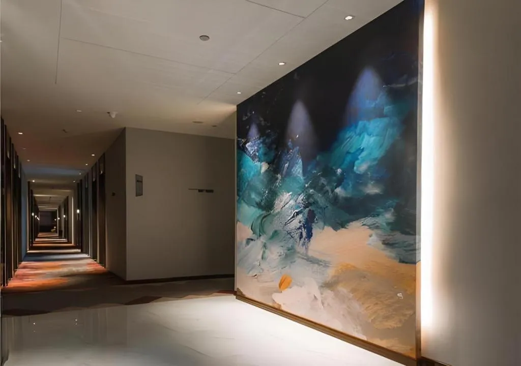 Borrman Hotel Qianjiang High-speed Railway Station Lobster City