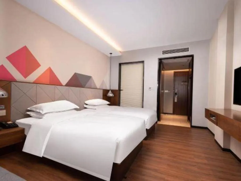 Bed in Borrman Hotel Qianjiang High-speed Railway Station Lobster City