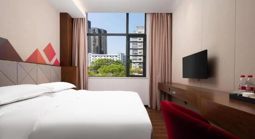 Bed in Borrman Hotel Qianjiang High-speed Railway Station Lobster City