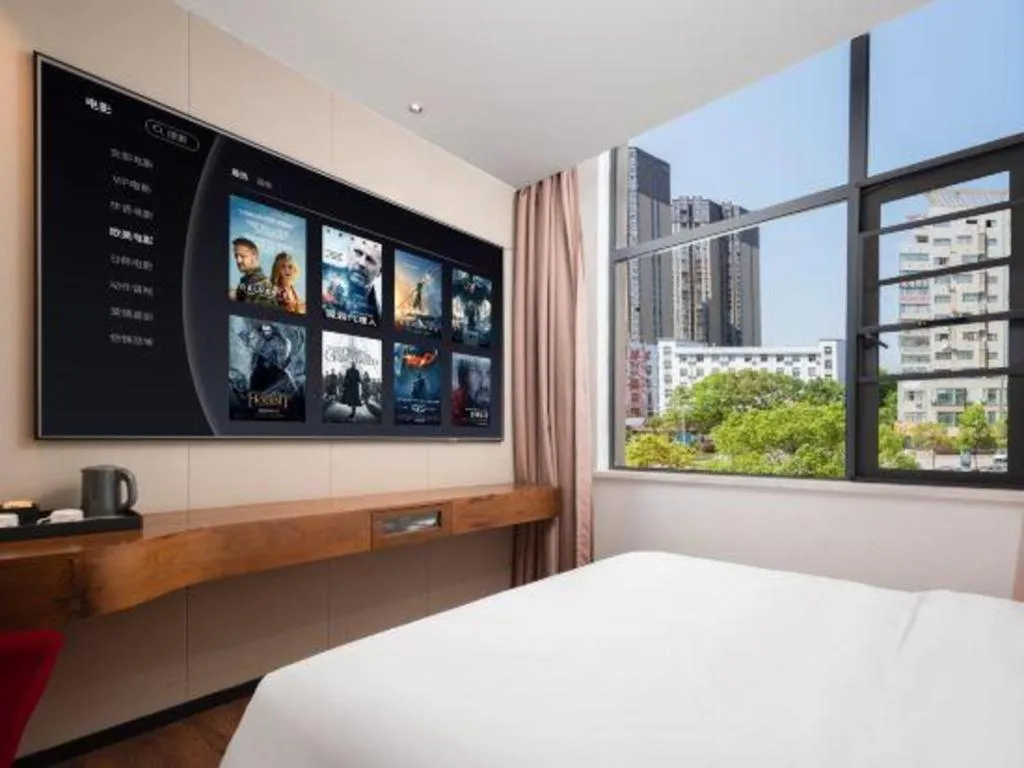 Bed in Borrman Hotel Qianjiang High-speed Railway Station Lobster City