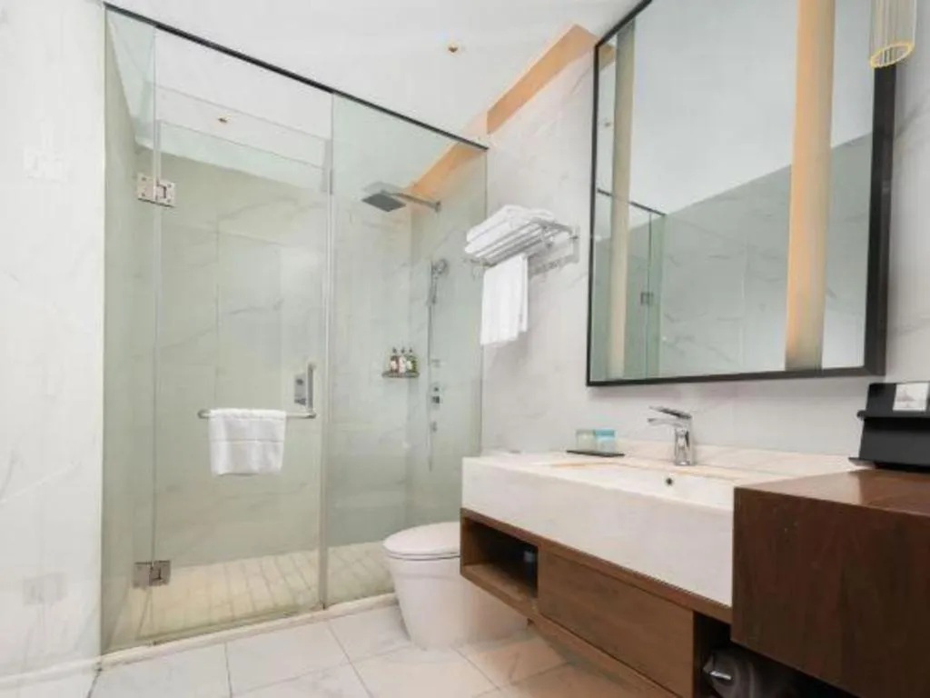 Borrman Hotel Qianjiang High-speed Railway Station Lobster City