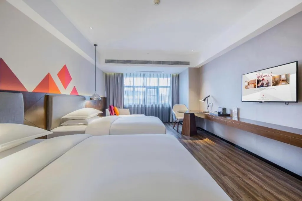 Bed in Borrman Hotel Qianjiang High-speed Railway Station Lobster City