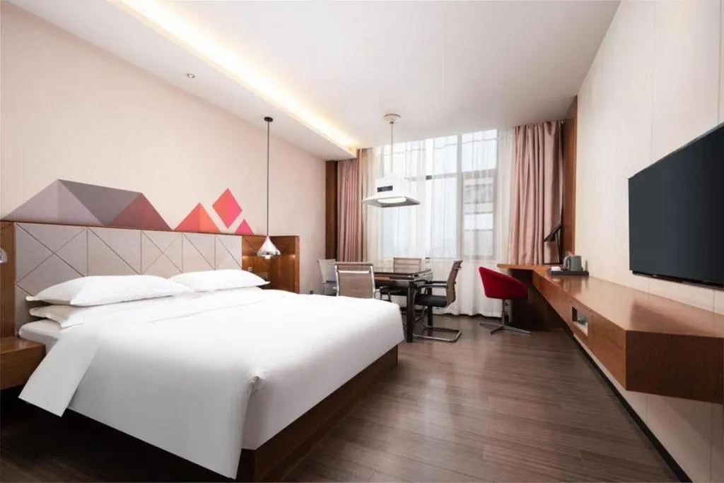 Bed in Borrman Hotel Qianjiang High-speed Railway Station Lobster City
