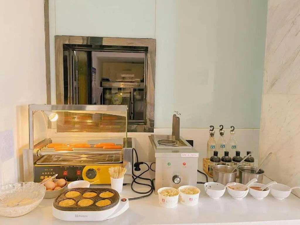 City Comfort Inn Wuhan Tianhe Airport Julong Avenue Metro Station