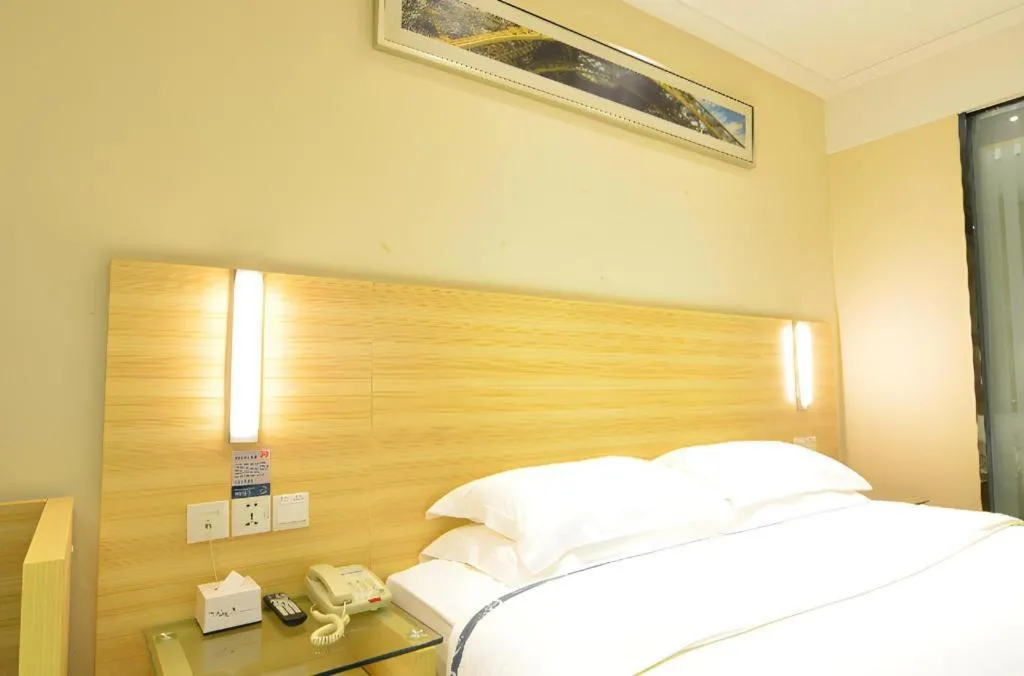 Bed in City Comfort Inn Wuhan Tianhe Airport Julong Avenue Metro Station