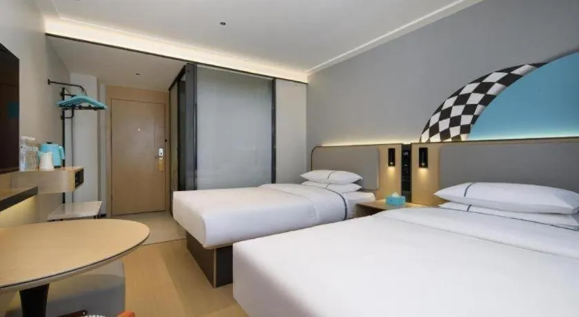Bed in City Comfort Inn Guilin Xiangbi Mountain Park