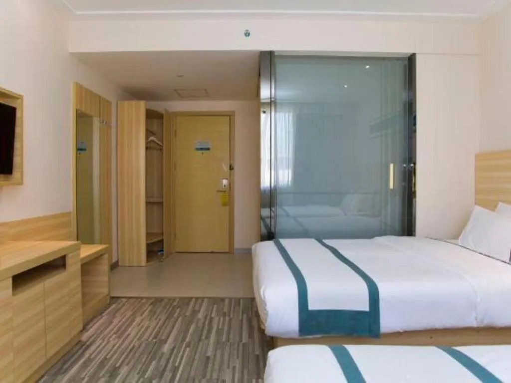 Bed in City Comfort Inn Guilin Xiangbi Mountain Park