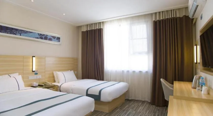 Bed in City Comfort Inn Guilin Xiangbi Mountain Park