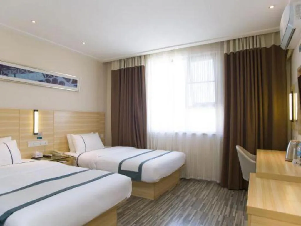 Bed in City Comfort Inn Guilin Xiangbi Mountain Park