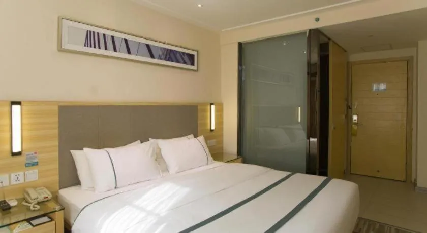 Bed in City Comfort Inn Guilin Xiangbi Mountain Park