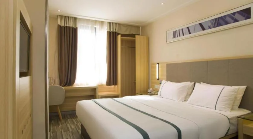 Bed in City Comfort Inn Guilin Xiangbi Mountain Park