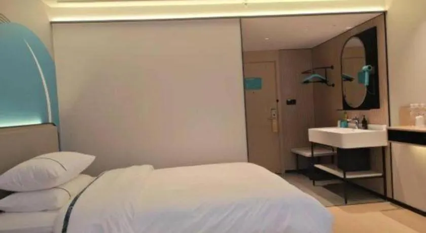 Bed in City Comfort Inn Guilin Xiangbi Mountain Park