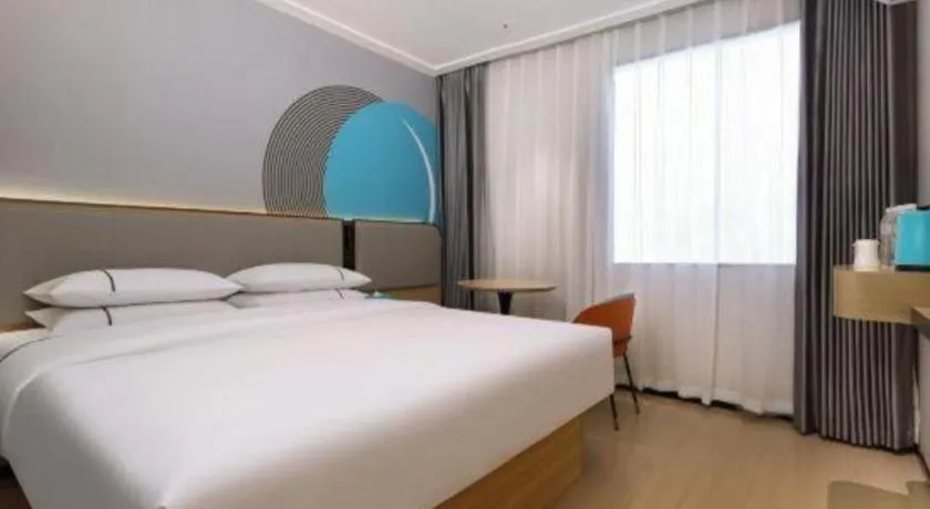 Bed in City Comfort Inn Guilin Xiangbi Mountain Park