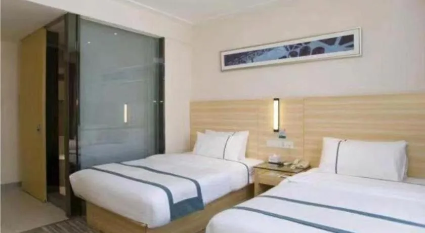 Bed in City Comfort Inn Guilin Xiangbi Mountain Park