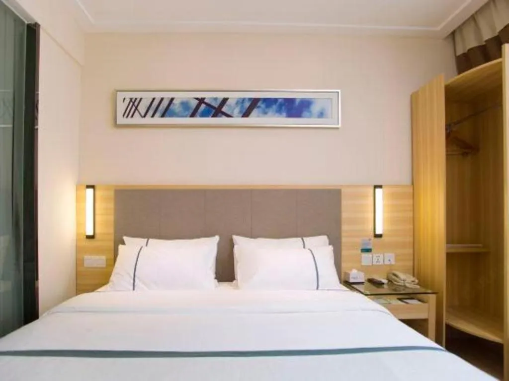 Bed in City Comfort Inn Guilin Xiangbi Mountain Park