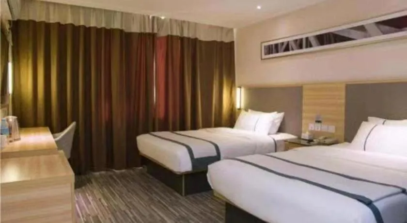 Bed in City Comfort Inn Guilin Xiangbi Mountain Park