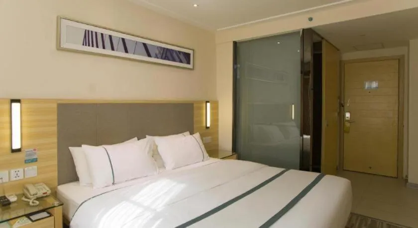 Bed in City Comfort Inn Guilin Xiangbi Mountain Park