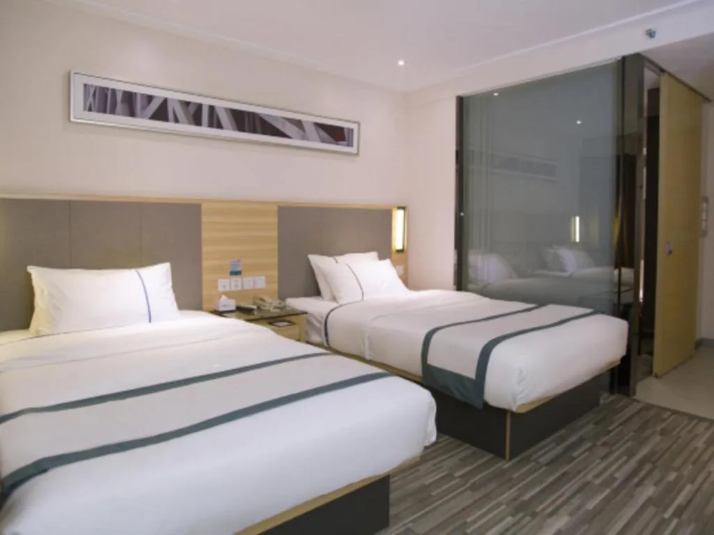 Bed in City Comfort Inn Guilin Xiangbi Mountain Park