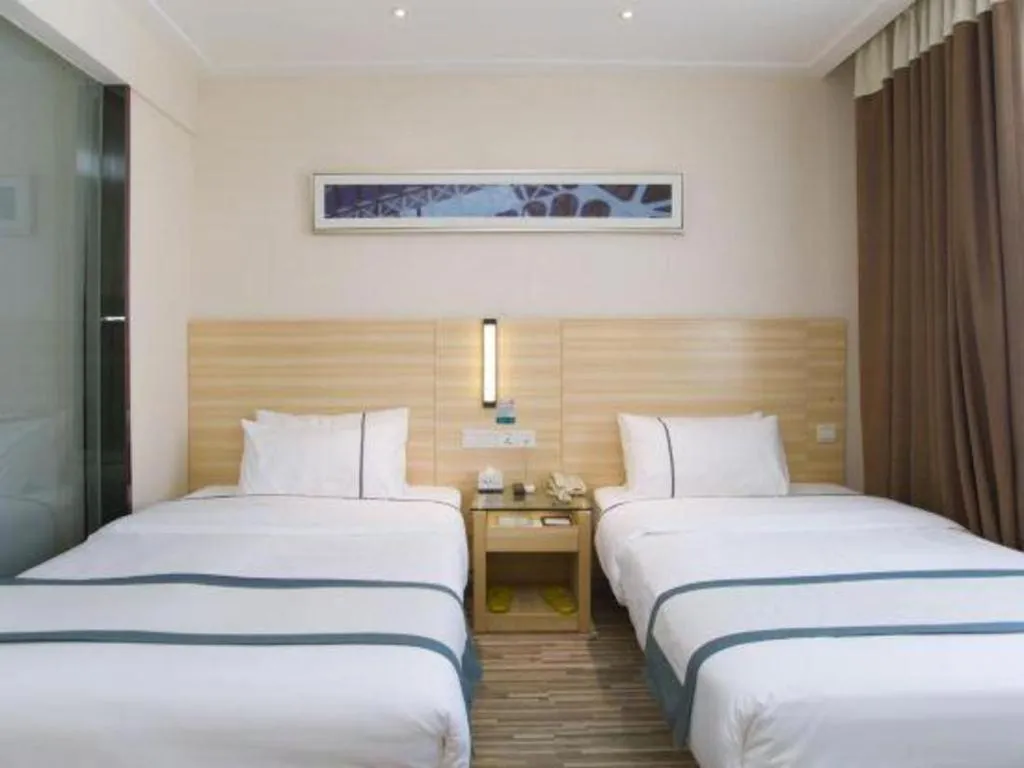 Bed in City Comfort Inn Guilin Xiangbi Mountain Park