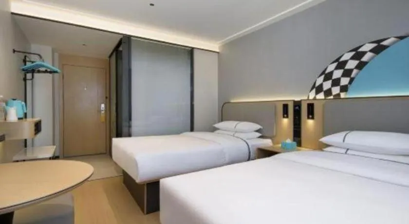 Bed in City Comfort Inn Guilin Xiangbi Mountain Park