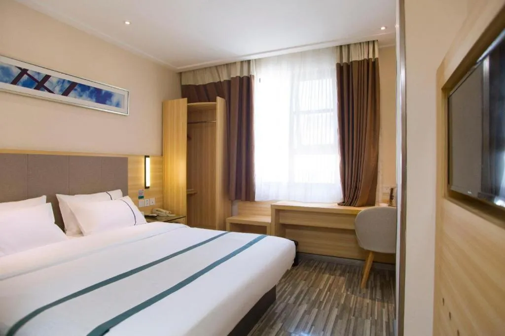 Bed in City Comfort Inn Guilin Xiangbi Mountain Park