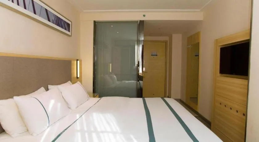 Bed in City Comfort Inn Guilin Xiangbi Mountain Park