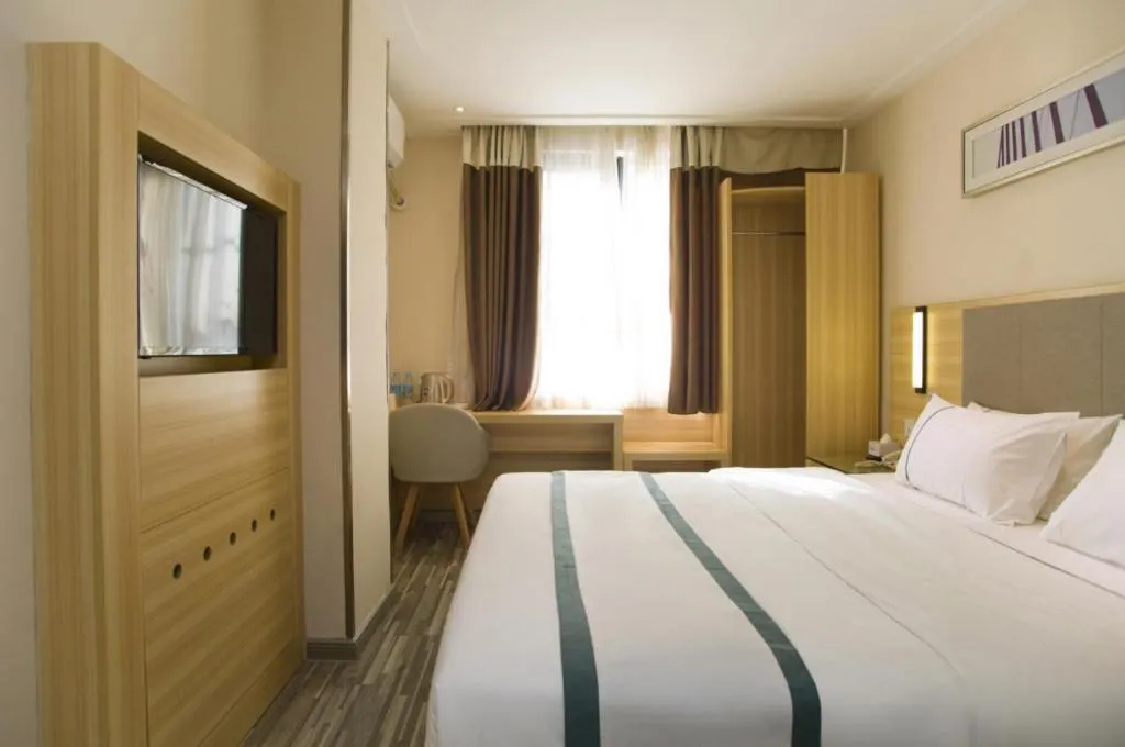 Bed in City Comfort Inn Guilin Xiangbi Mountain Park