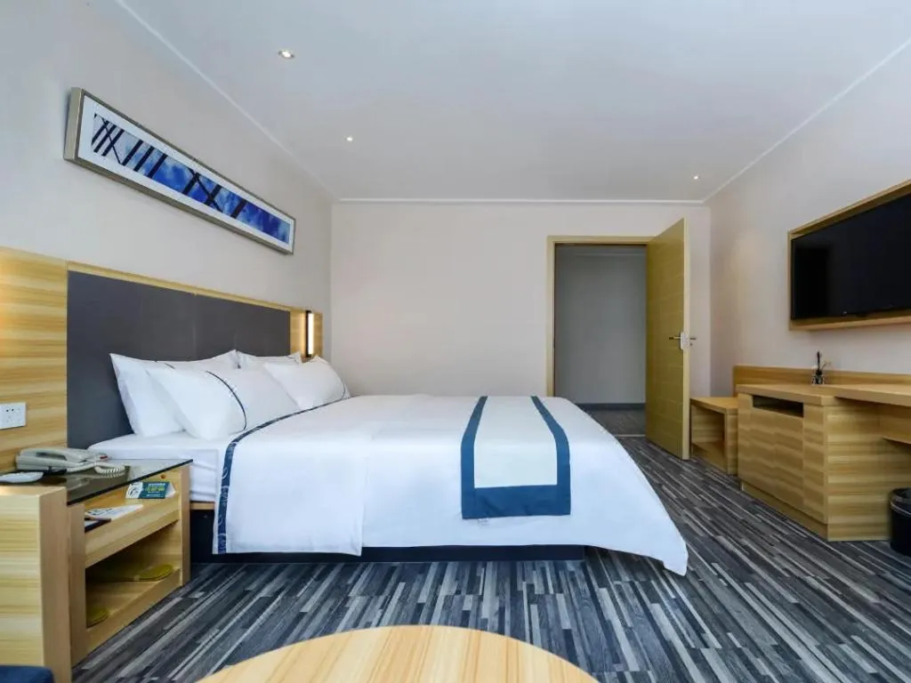 Bed in City Comfort Inn Guiyang Yan'an Middle Road Fountain Metro Station