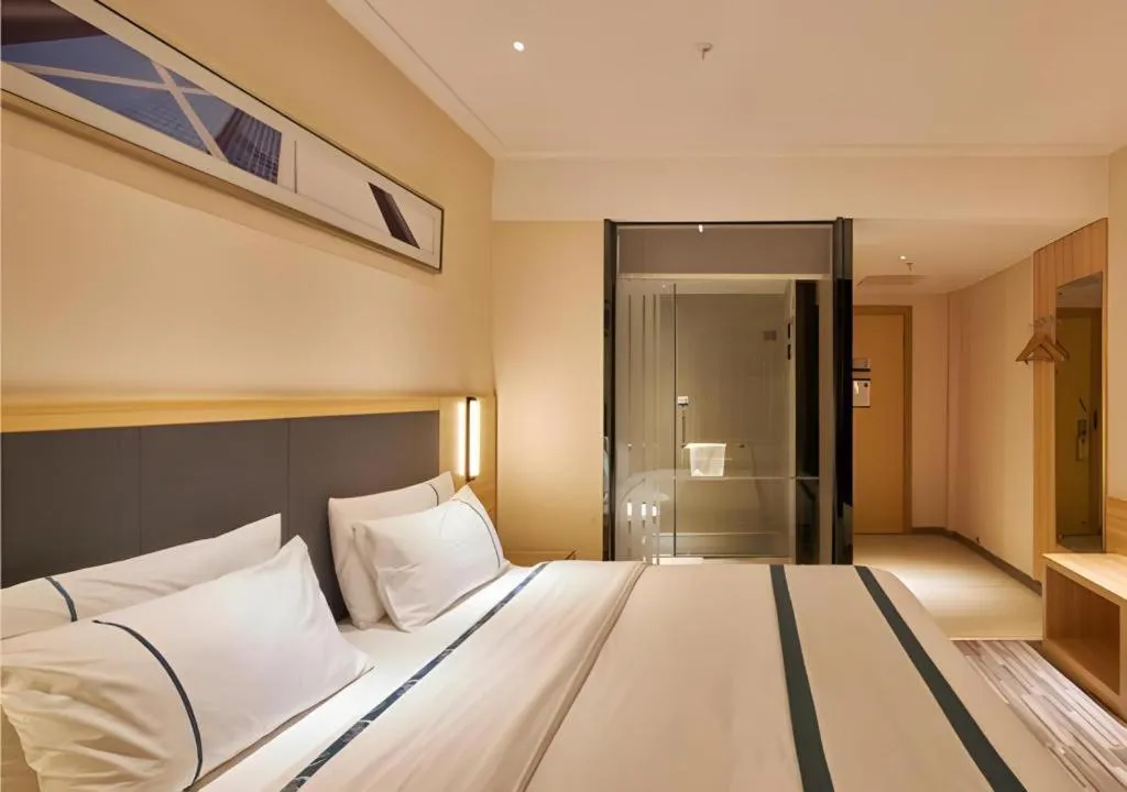 Bed in City Comfort Inn Liuzhou High-speed Railway Station Entrance