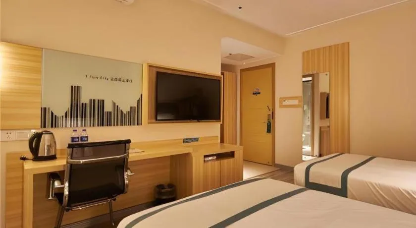 Bed in City Comfort Inn Liuzhou High-speed Railway Station Entrance