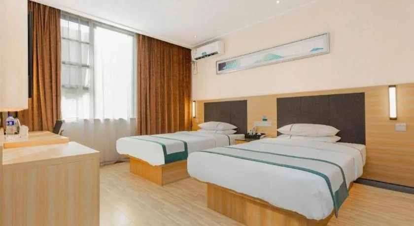 Bed in City Comfort Inn Liuzhou High-speed Railway Station Entrance