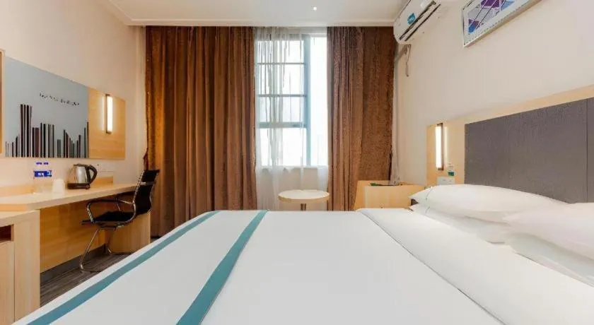 Bed in City Comfort Inn Liuzhou High-speed Railway Station Entrance