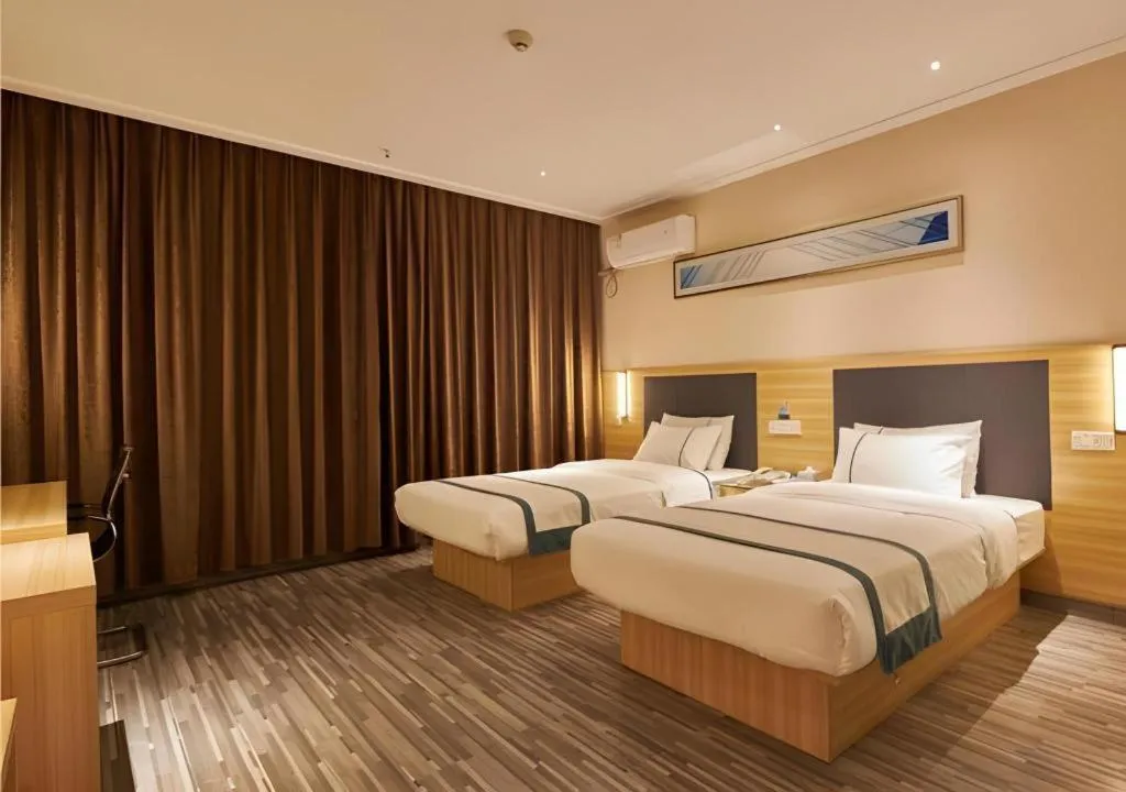 Bed in City Comfort Inn Liuzhou High-speed Railway Station Entrance