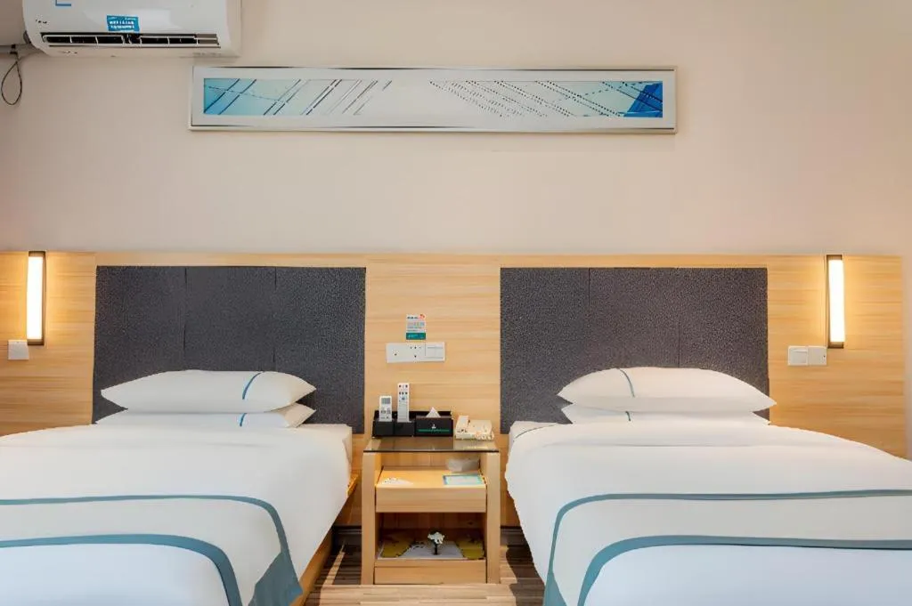 Bed in City Comfort Inn Liuzhou High-speed Railway Station Entrance