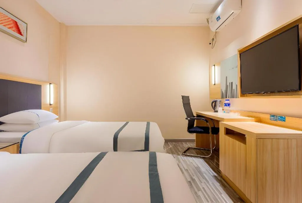 Bed in City Comfort Inn Liuzhou High-speed Railway Station Entrance