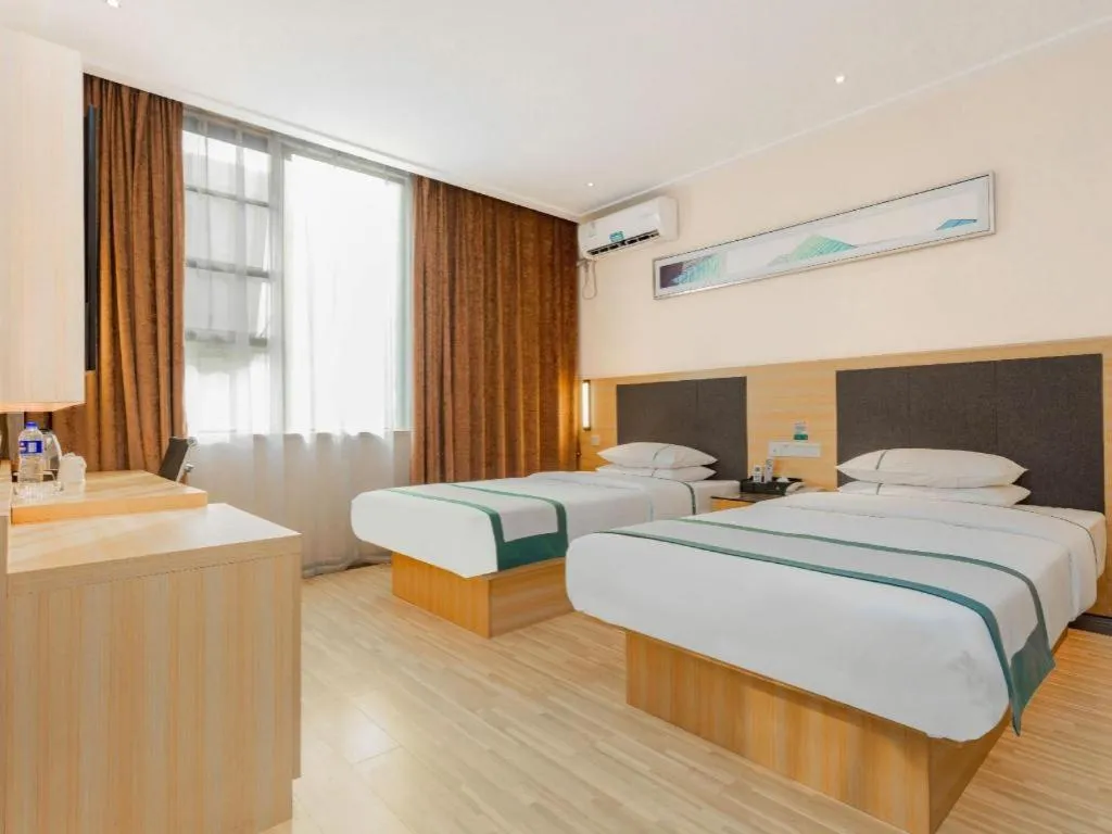 Bed in City Comfort Inn Liuzhou High-speed Railway Station Entrance