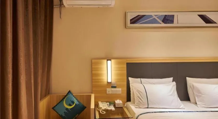 Bed in City Comfort Inn Liuzhou High-speed Railway Station Entrance