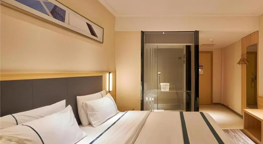 Bed in City Comfort Inn Liuzhou High-speed Railway Station Entrance