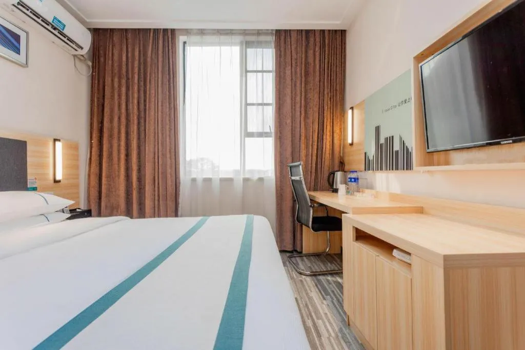 Bed in City Comfort Inn Liuzhou High-speed Railway Station Entrance