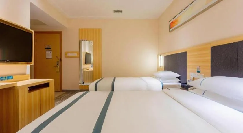 Bed in City Comfort Inn Liuzhou High-speed Railway Station Entrance