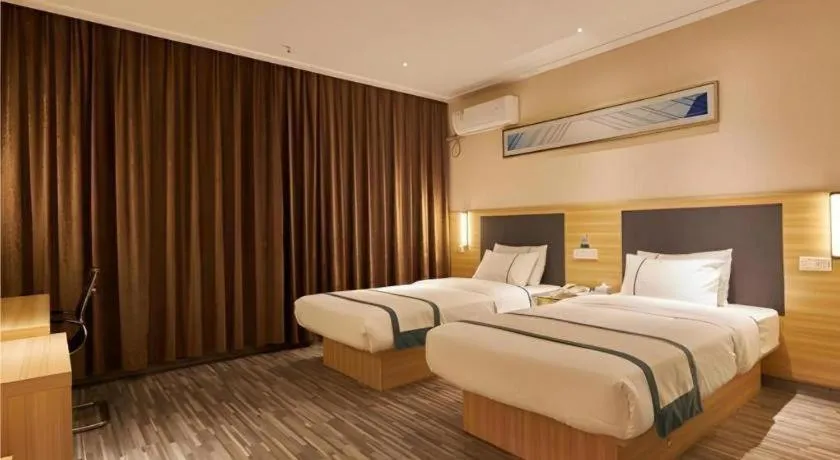 Bed in City Comfort Inn Liuzhou High-speed Railway Station Entrance