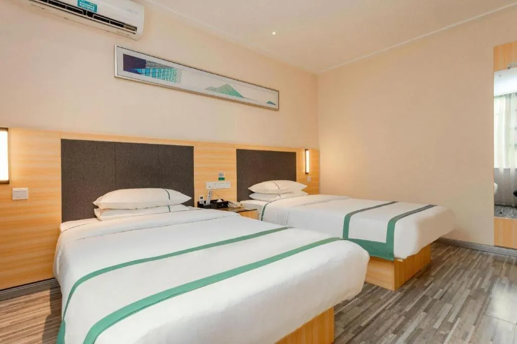 Bed in City Comfort Inn Liuzhou High-speed Railway Station Entrance