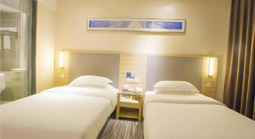 Bed in City Comfort Inn Fangcheng Qunxing Avenue