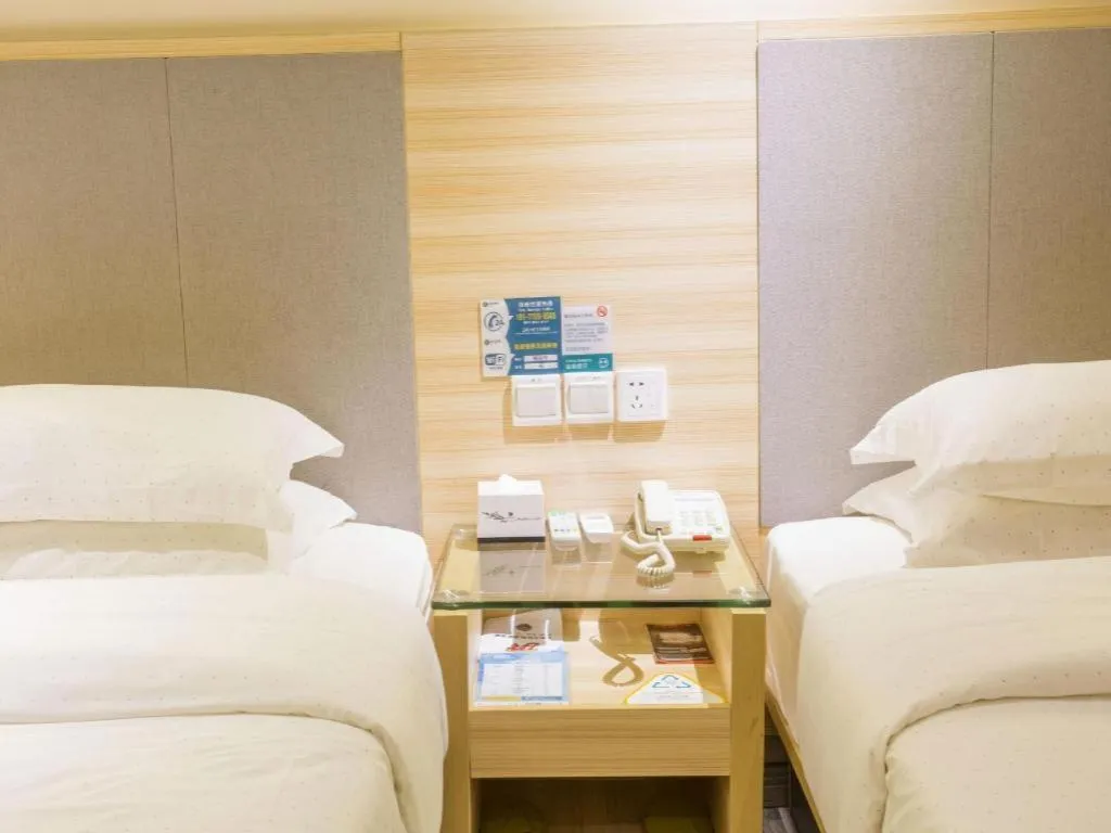 Bed in City Comfort Inn Fangcheng Qunxing Avenue