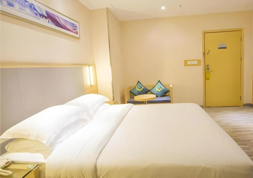 Bed in City Comfort Inn Fangcheng Qunxing Avenue