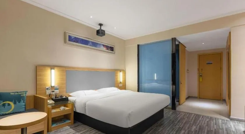 Bed in City Comfort Inn Fangcheng Qunxing Avenue