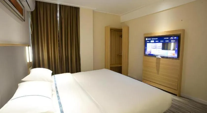 Bed in City Comfort Inn Huanggang Tuanfeng Passenger