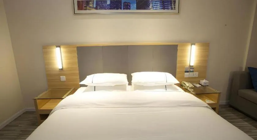Bed in City Comfort Inn Huanggang Tuanfeng Passenger