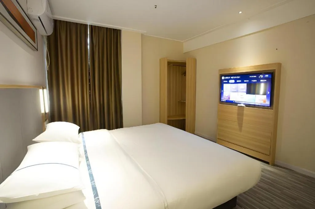 Bed in City Comfort Inn Huanggang Tuanfeng Passenger